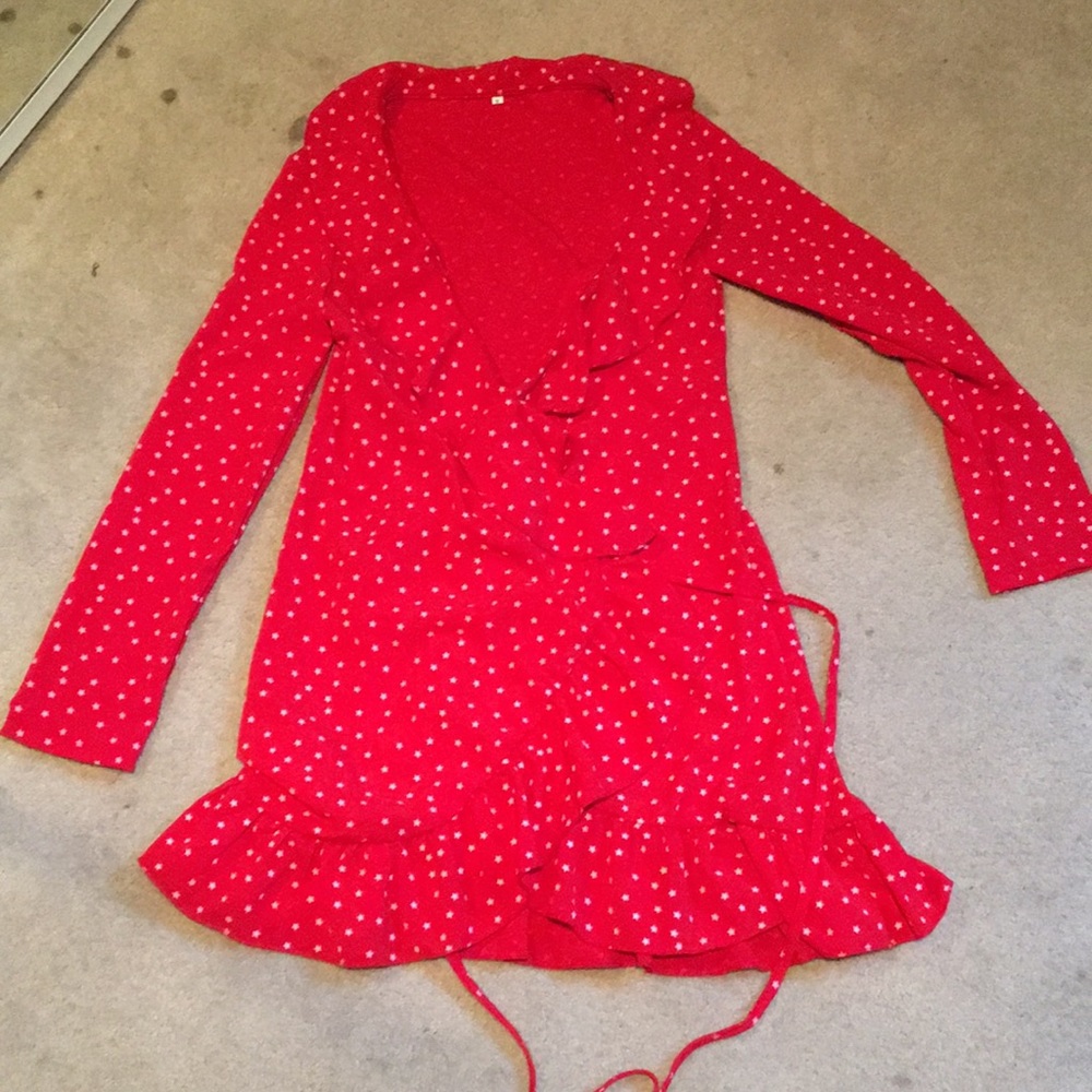 Red long sleeve star wrap dress - Picture 2 of 6